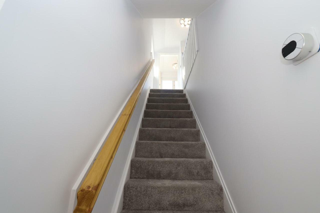 Dunfermline - Luxury 3 Bedroom 2 Bathroom Detached House With Garden 외부 사진