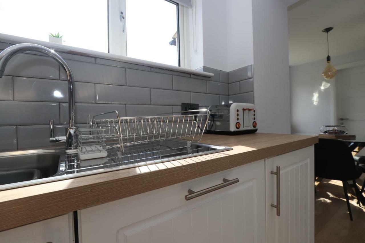 Dunfermline - Luxury 3 Bedroom 2 Bathroom Detached House With Garden 외부 사진